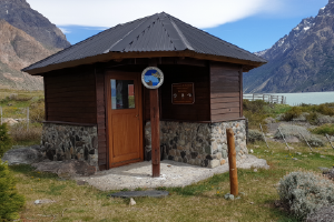 Das Bild zeigt die Beoachtungshütte für Absolutschweremessungen im Nationalpark Los Glaciares Das Bild zeigt die Beoachtungshütte für Absolutschweremessungen im Nationalpark Los Glaciares