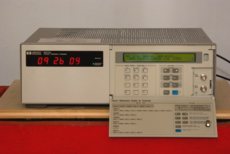 Bild zeigt eine Cäsium Atomuhr Bild zeigt eine Cäsium Atomuhr