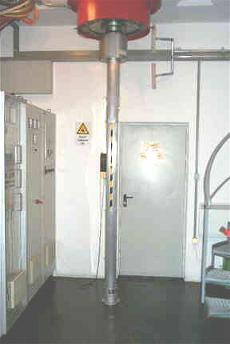 Bild zeigt eine Vorrichtung zur Bestimmung der relativen Höhe des Radioteleskops Bild zeigt eine Vorrichtung zur Bestimmung der relativen Höhe des Radioteleskops