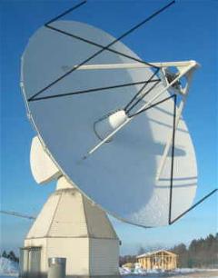 Bild zeigt den Hauptreflektor des Radioteleskops mit eingezeichnetem Strahlengang Bild zeigt den Hauptreflektor des Radioteleskops mit eingezeichnetem Strahlengang